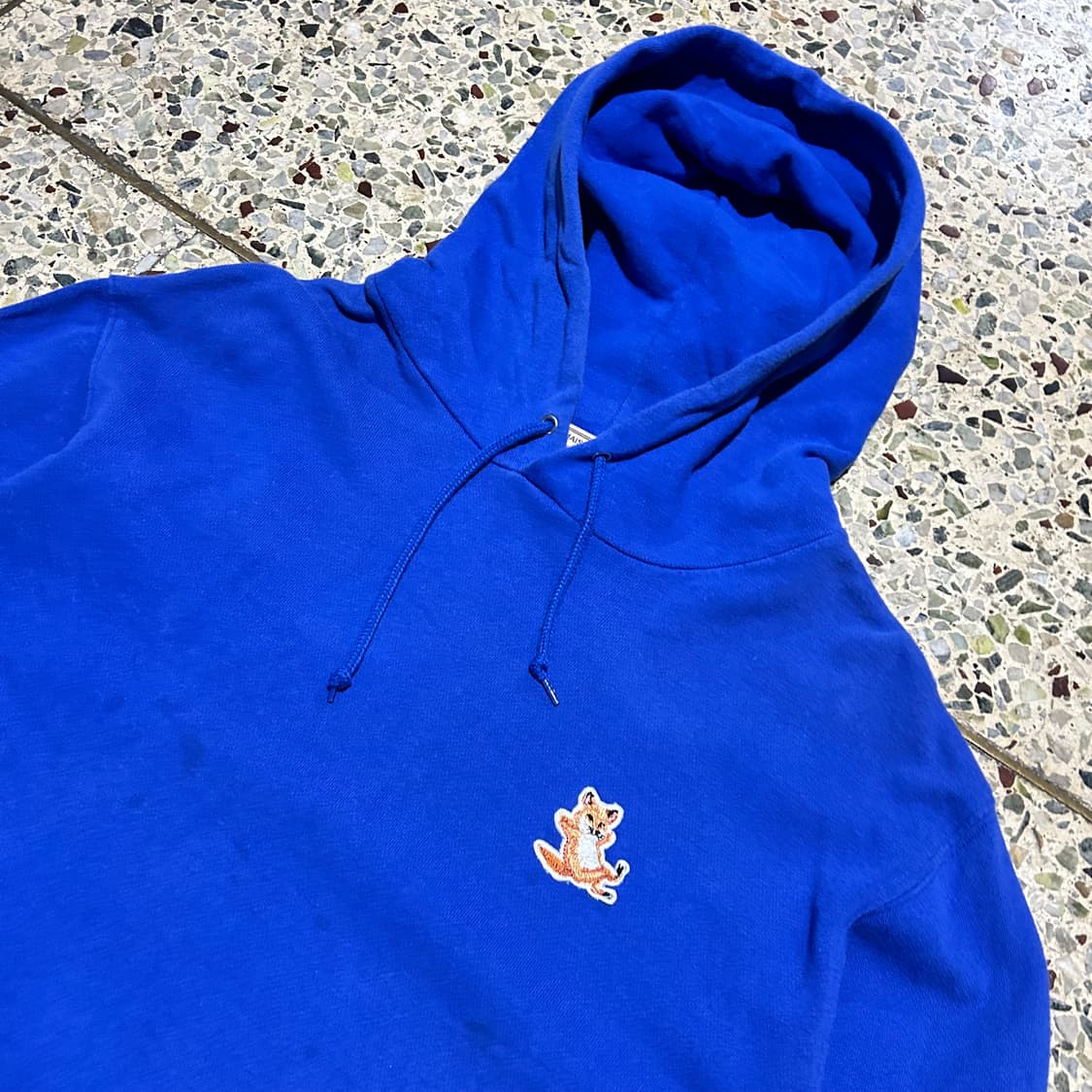 메종키츠네(Maison Kitsune) 칠랙스 폭스 패치 블루 후드티 상품이미지2