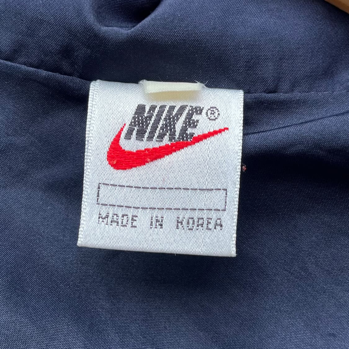 나이키 90s 스우시 사이드 스펠아웃 네이비 우븐자켓 상품이미지8