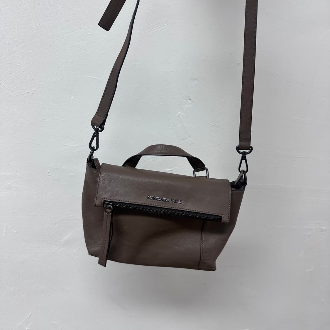 MANDARINA DUCK 만다리나덕 가죽 크로스백 상품이미지2