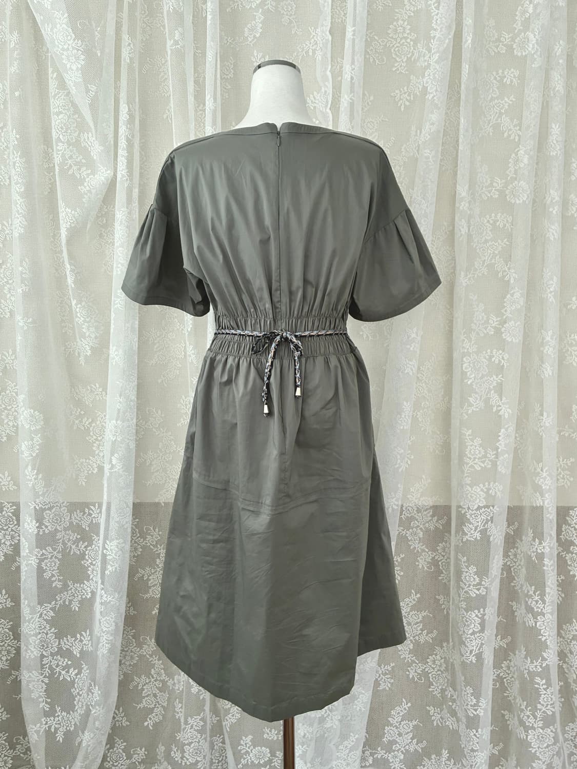 55) 더아이잗 셔링 반팔 원피스 그레이 상품이미지2