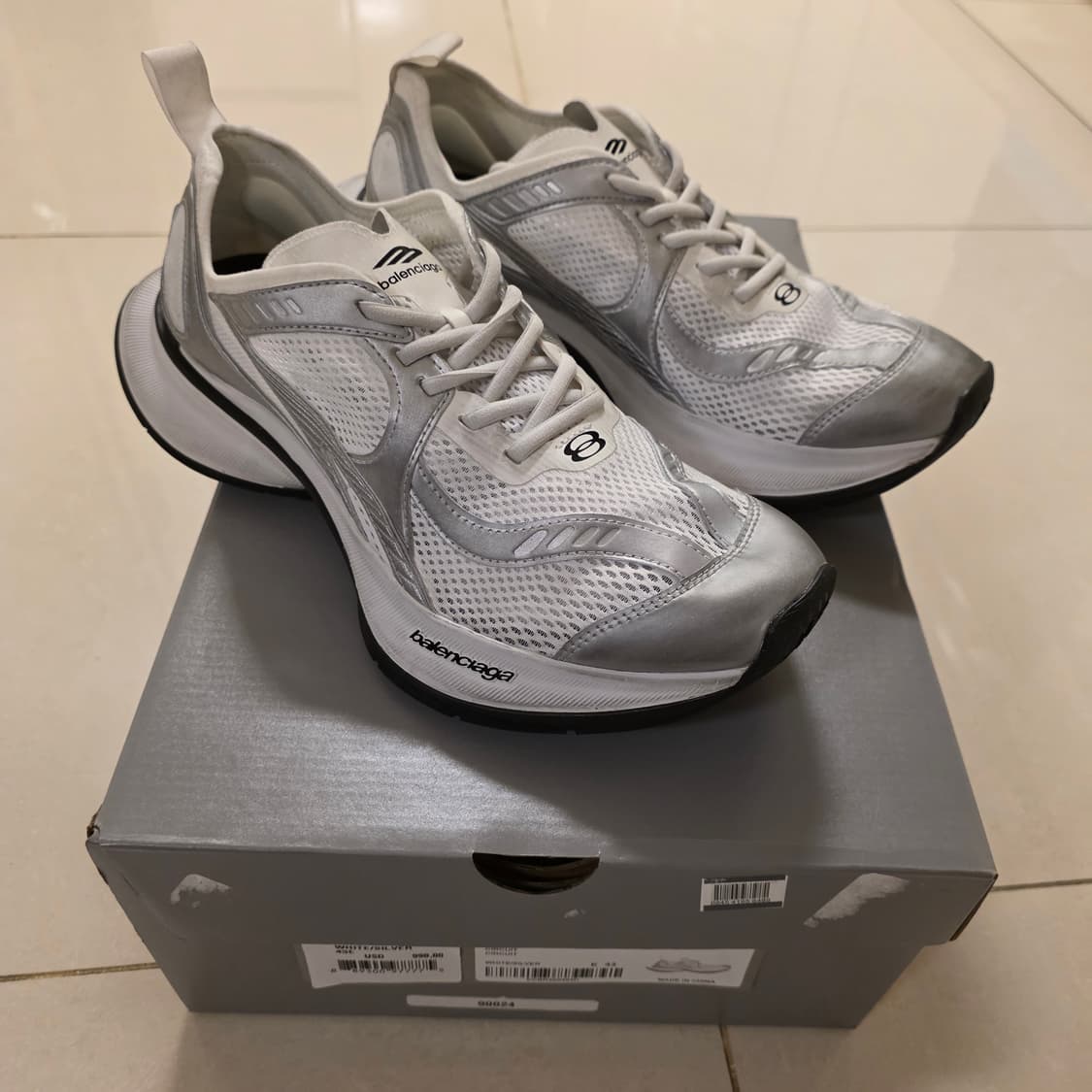 발렌시아가 서킷 스니커즈 43 실버/화이트 상품이미지1