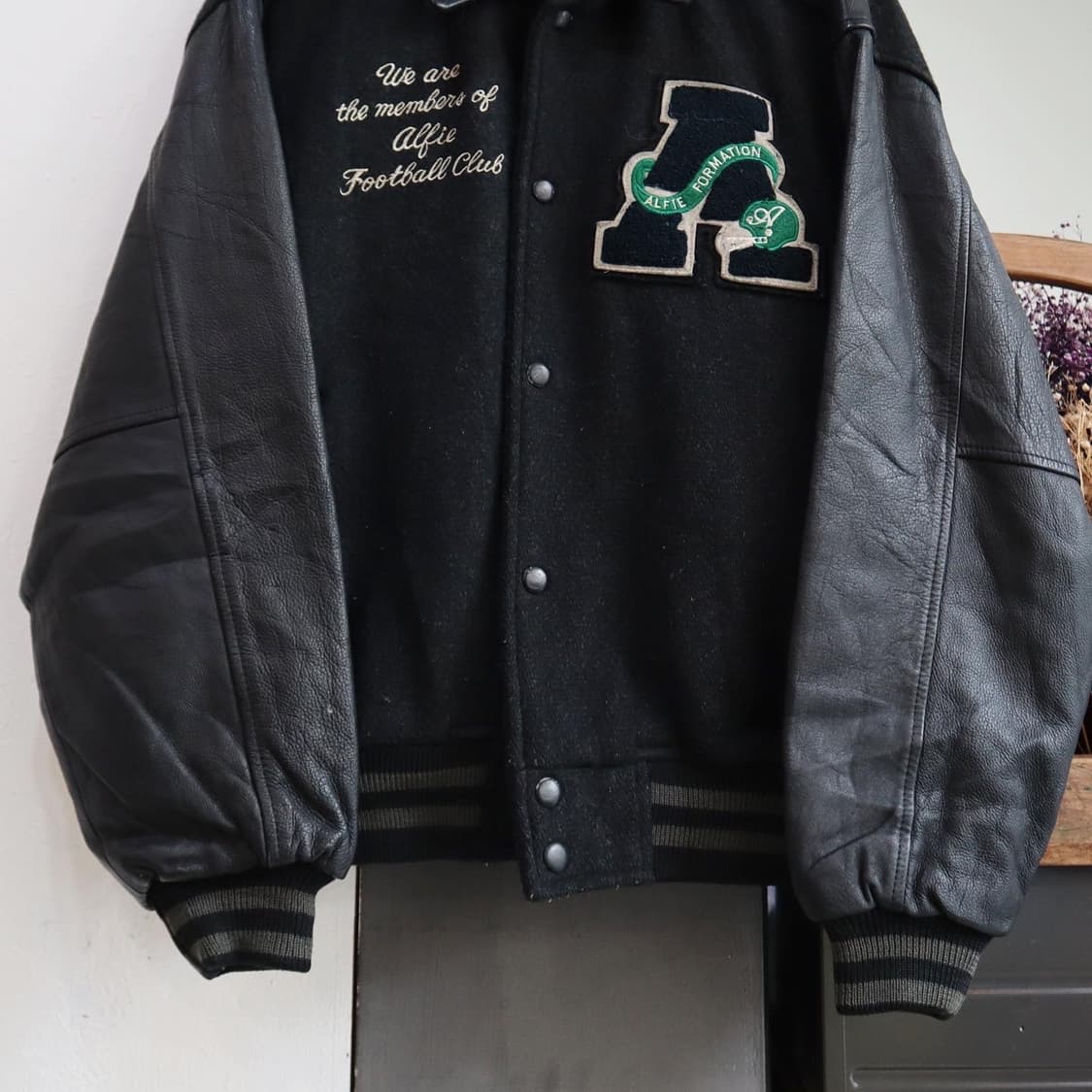 블루밍 레더 바시티 자켓 상품이미지4