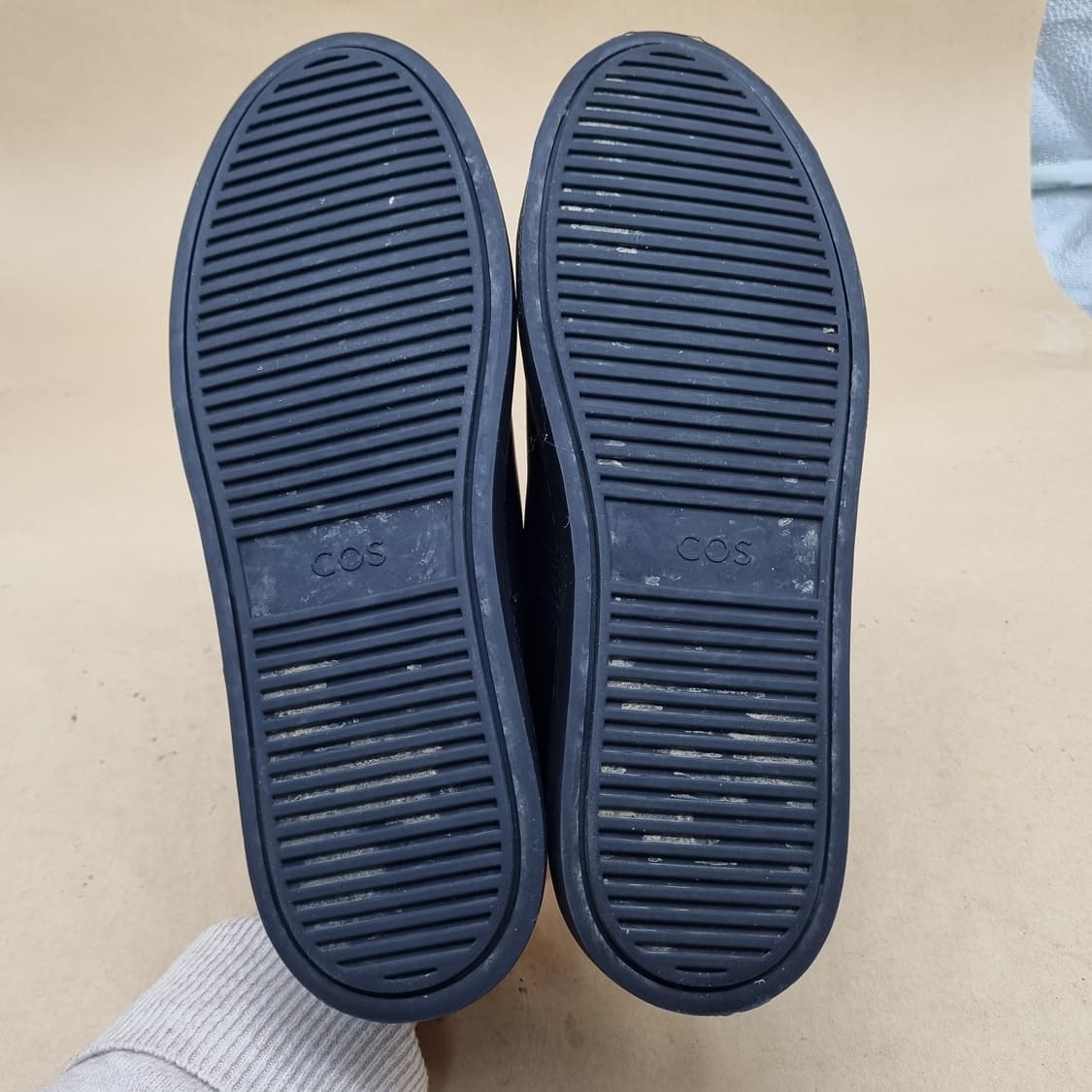 코스 레더 스니커즈 255 상품이미지3