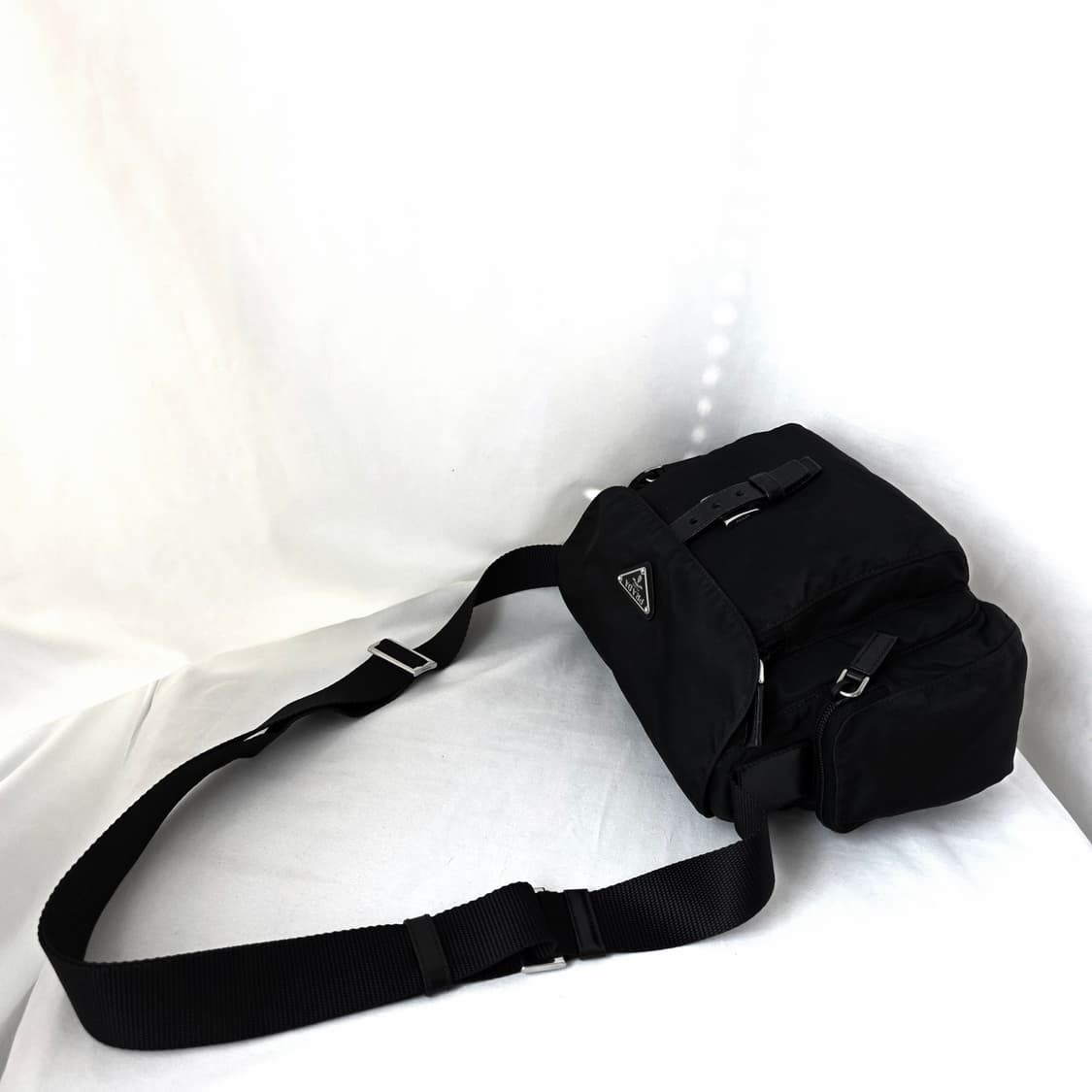 [정품 PRADA] 프라다 사이드 투포켓 나일론 크로스백 남녀공용 상품이미지4