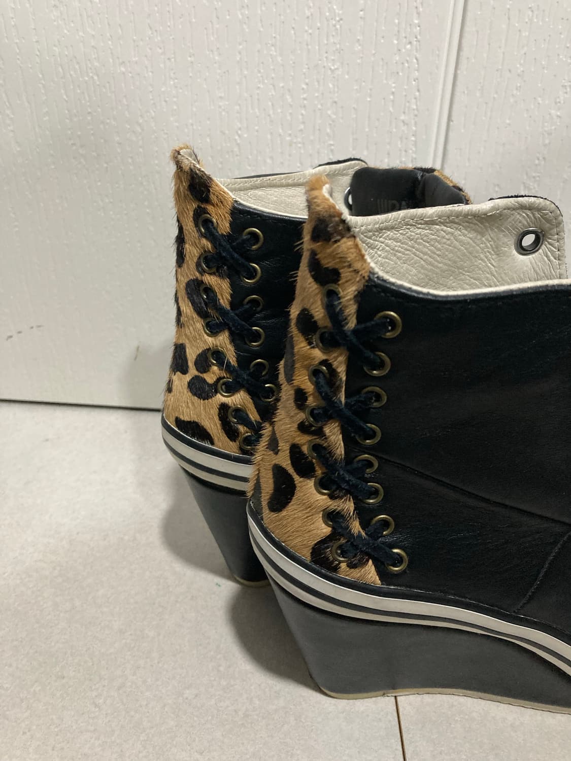 저스트 까발리 레오파드 송치털 웨지 스니커즈 상품이미지4