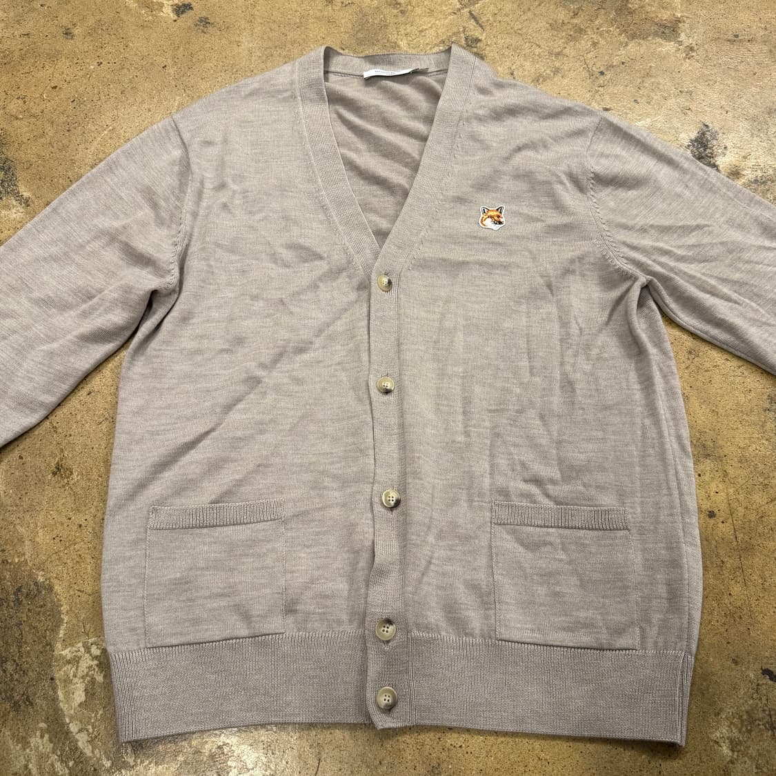 메종키츠네 베이지 브이넥 니트 가디건 상품이미지3