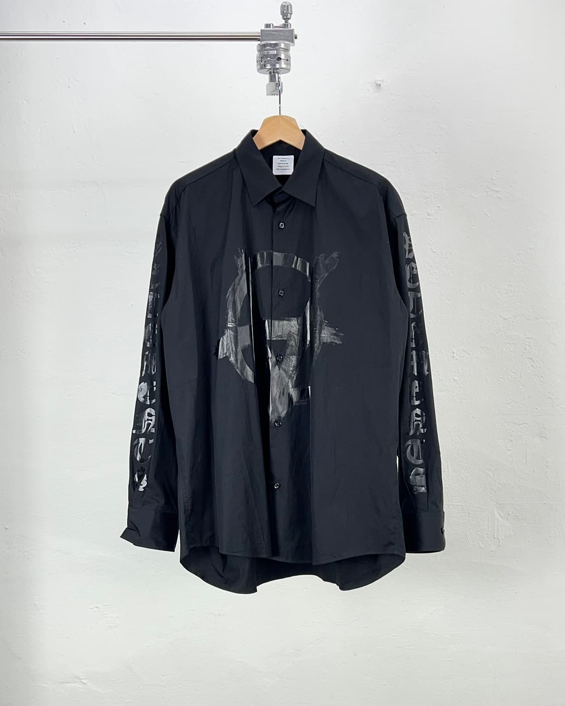 베트멍 21ss 아나키 블랙 더블 로고 셔츠 상품이미지1