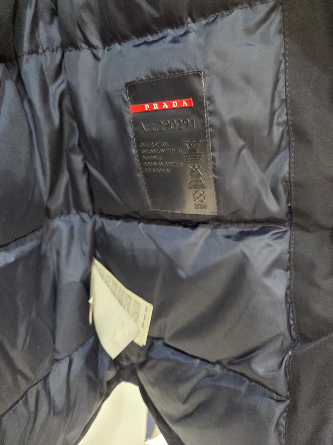 프라다 라쿤털후드 다운자켓(38) 상품이미지5