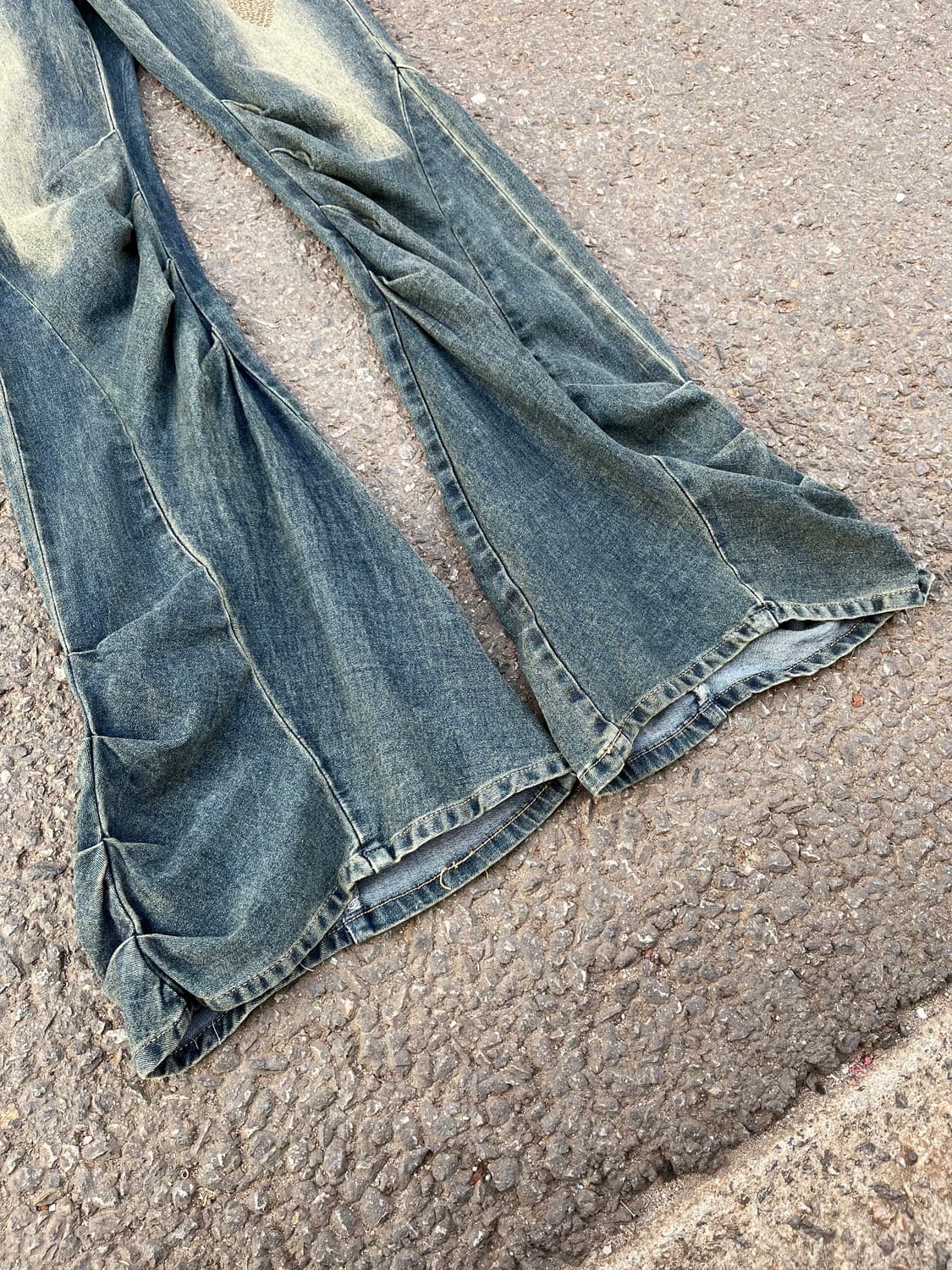 Romwe ✝️ stud washed flare jean 상품이미지5