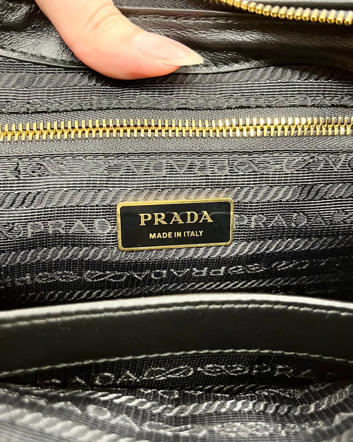 프라다 블랙 에메 리나일론 숄더백 상품이미지9