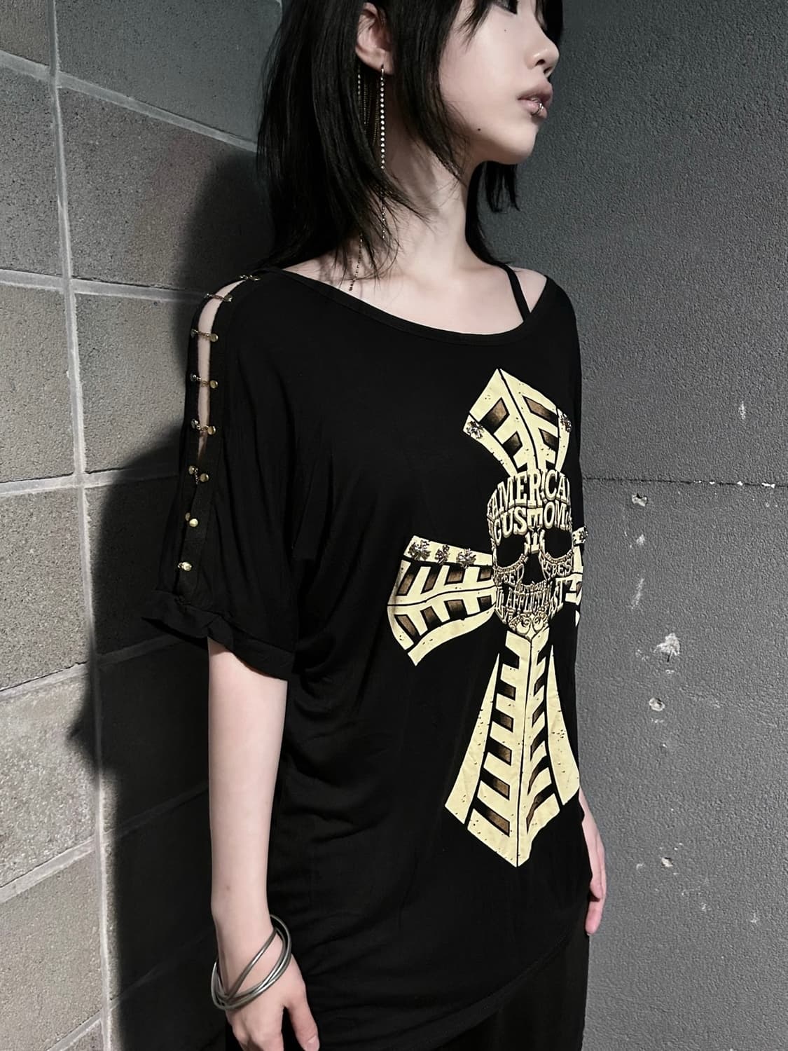 Skull Cross Chain-Shoulder Cut Out Tee 상품이미지2