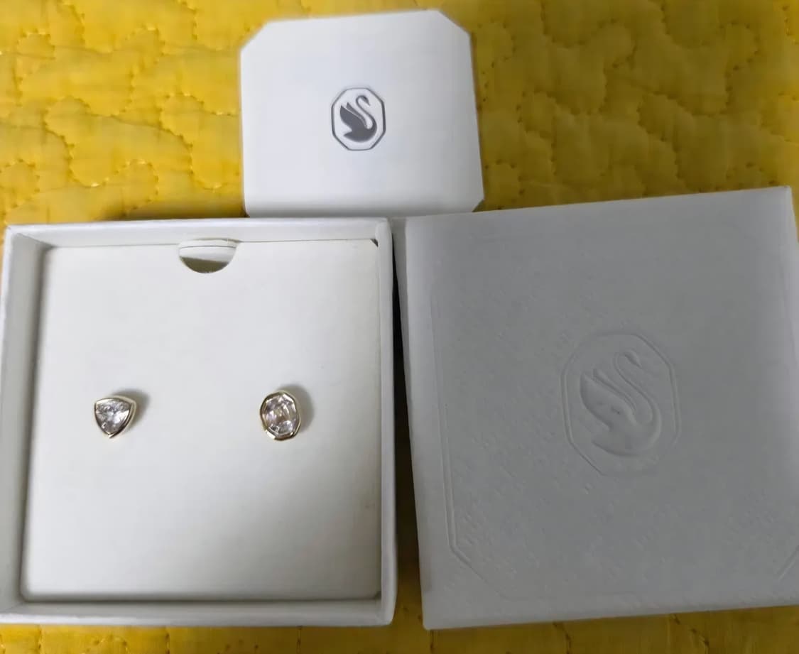 새제품)스와로브스키 스터드 귀걸이 정품 상품이미지2