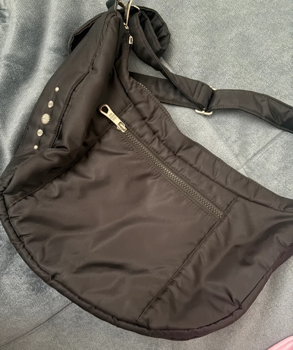 이우가마카라스 X 송필드 크로스백 상품이미지2