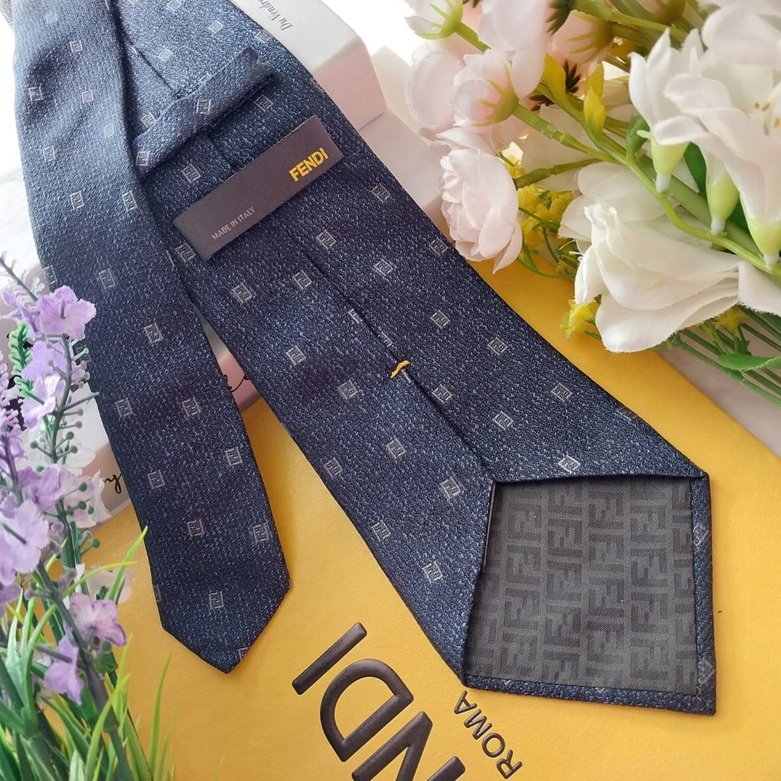 펜디 실크 네이비 주카 로고 넥타이 9cm A등급 K1330
 상품이미지5