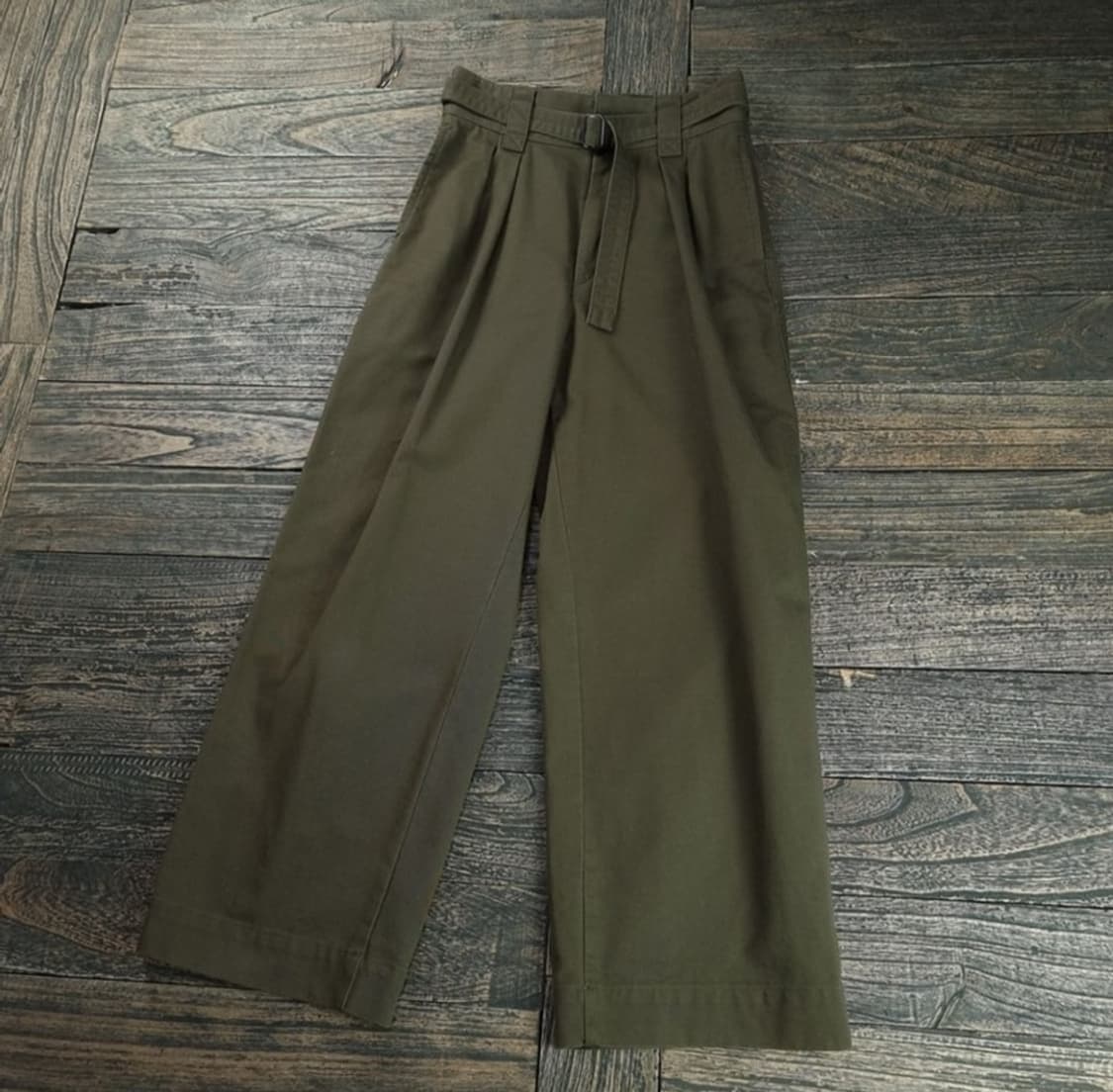 [유니클로 U 르메르] 루즈 핀턱 벵티드 팬츠 올리브 M18816 상품이미지1