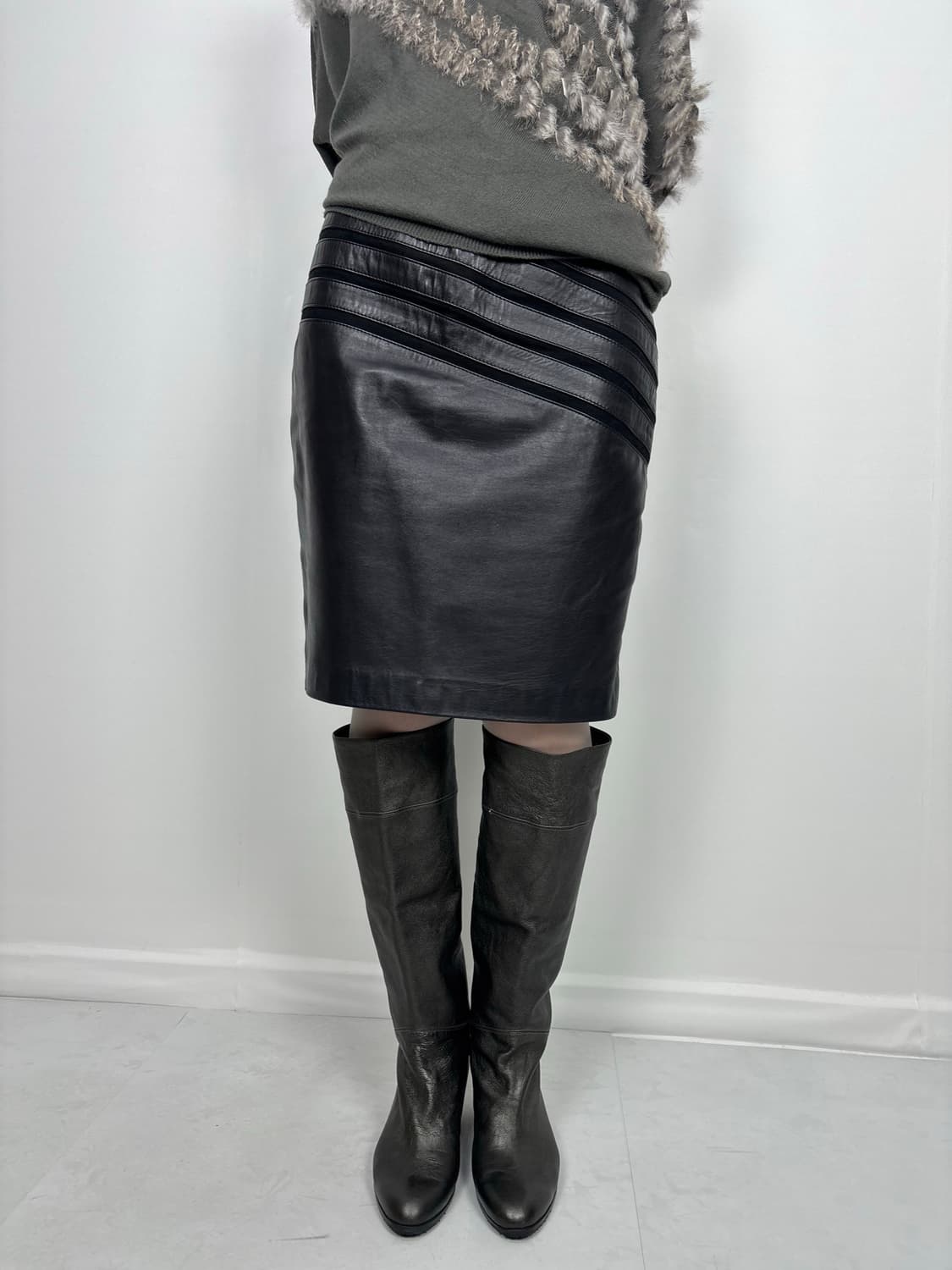 SEAM LEATHER MIDI SKIRT 상품이미지1