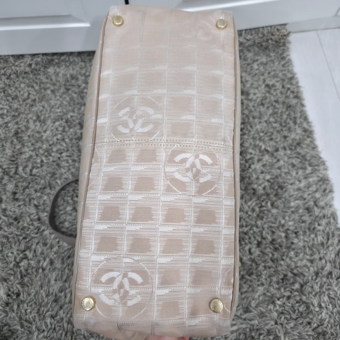 샤넬 뉴트래블 트래블라인 나일론 토트백 베이지 상품이미지5