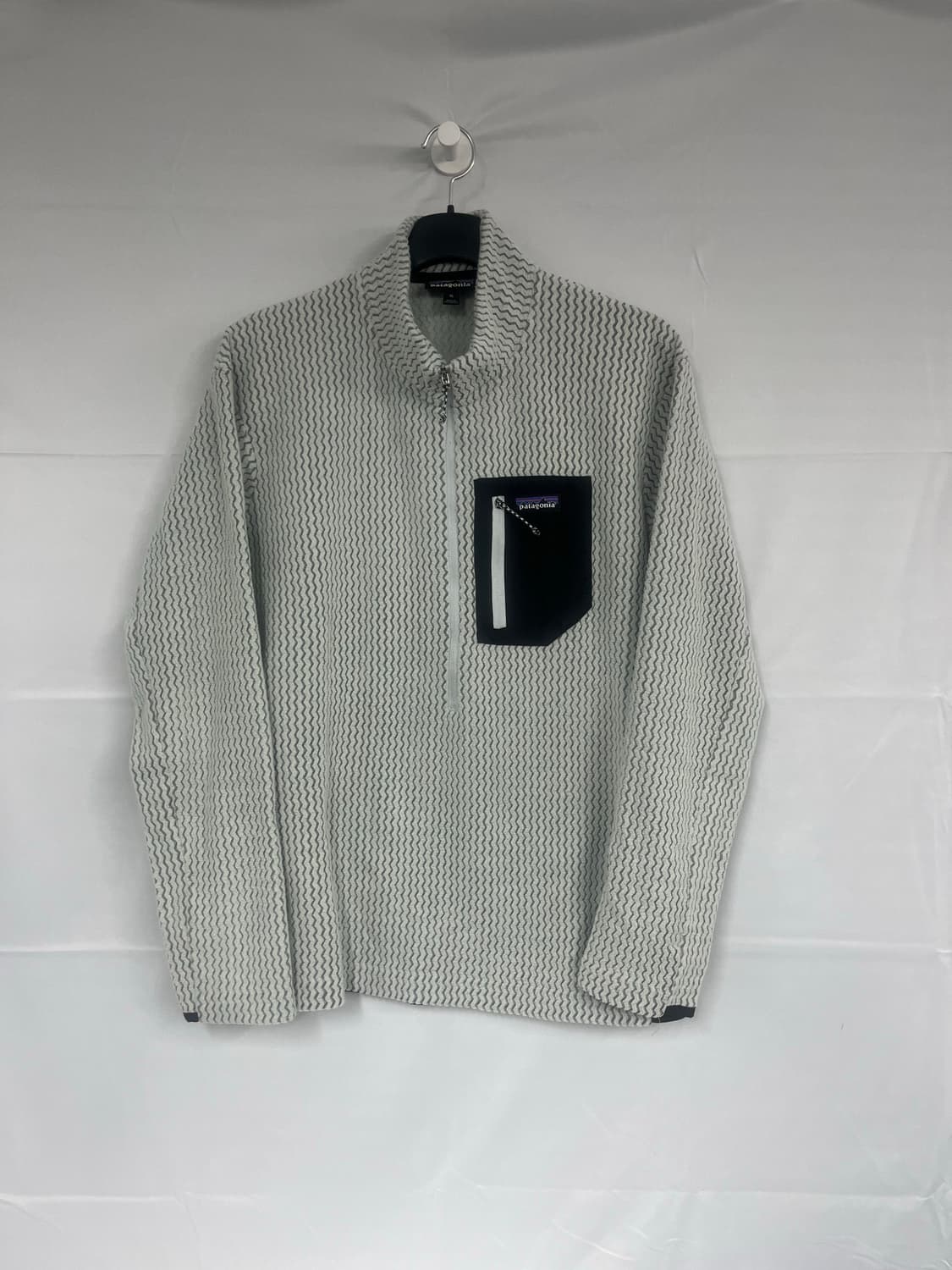 파타고니아 R1 에어 반집업 XL사이즈 상품이미지1