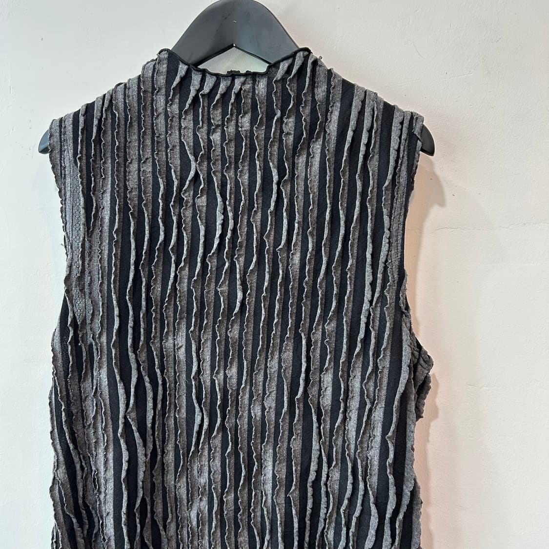 플리츠 러플 디테일 슬리브리스 상품이미지2