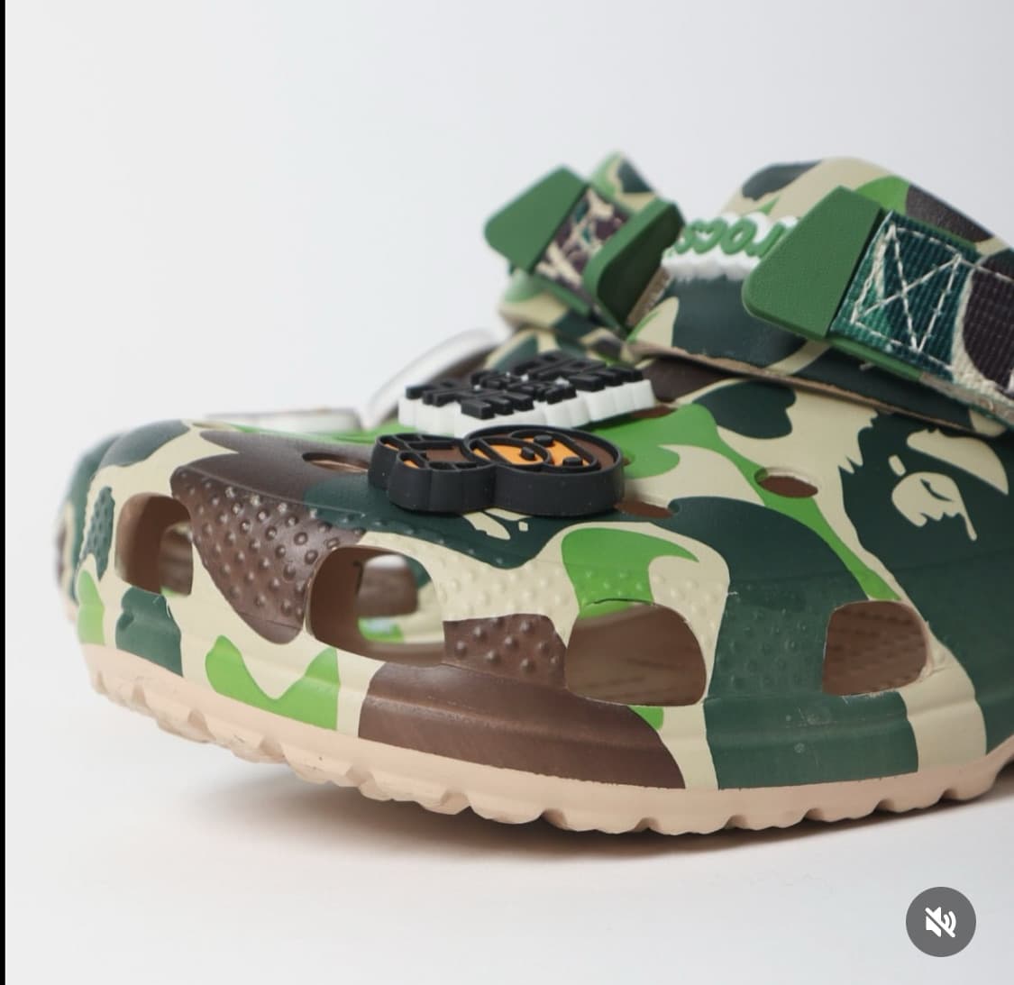 베이프x크록스 콜라보 클래식 카모 클로그 상품이미지4