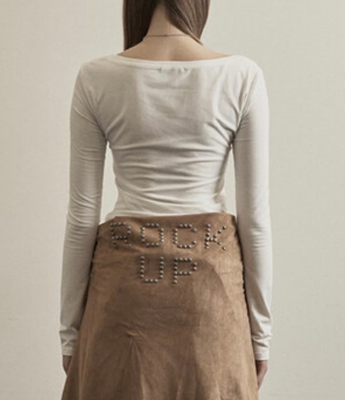 일리오 WHITE LEOPARD CROSS NECKLACE TOP 상품이미지2