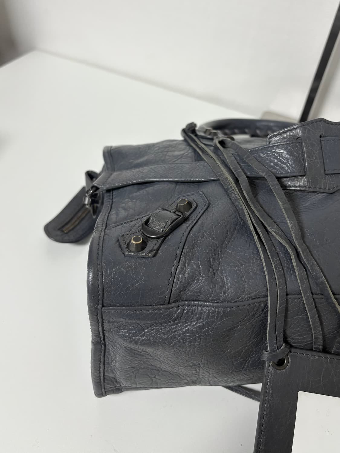 발렌시아가 시티 모터백 그레이 상품이미지4