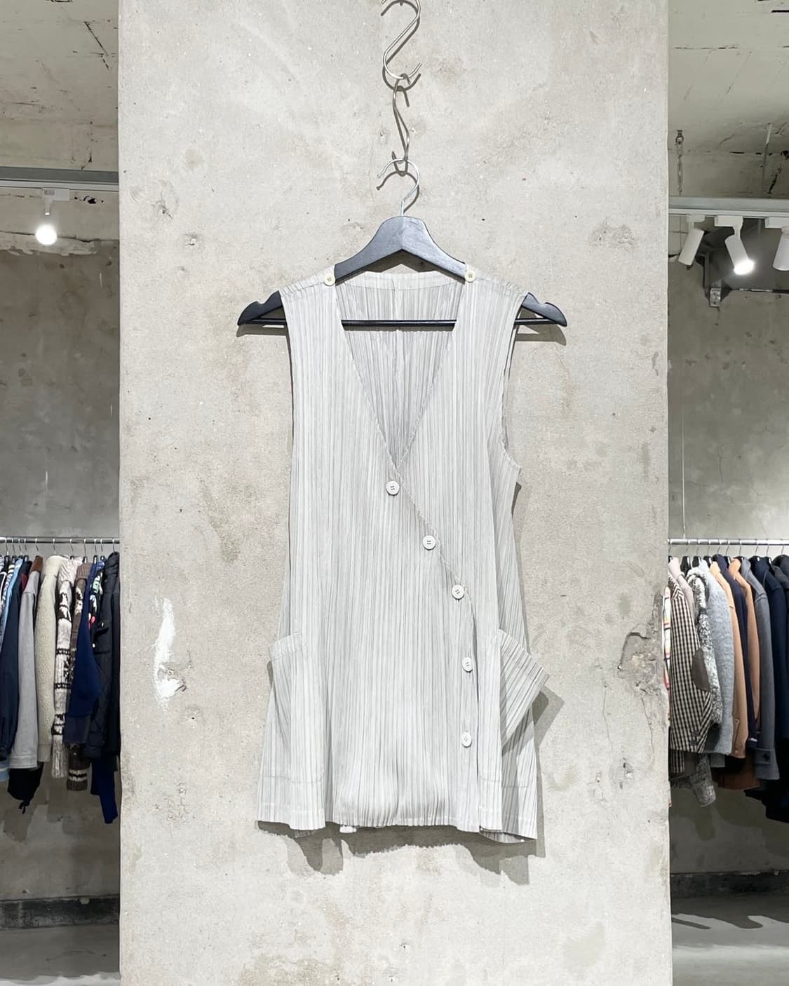 플리츠 플리즈 그레이 스트림라인 버튼 포켓 롱 베스트 상품이미지1