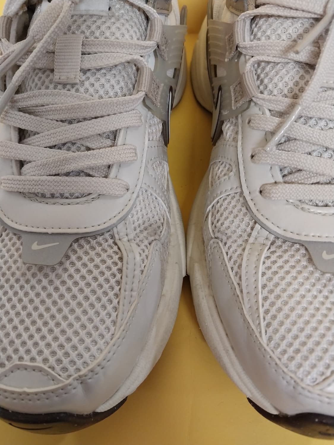 여성 나이키 V2K 런 라이트 오어우드 브라운 카키 운동화 (255) 상품이미지2