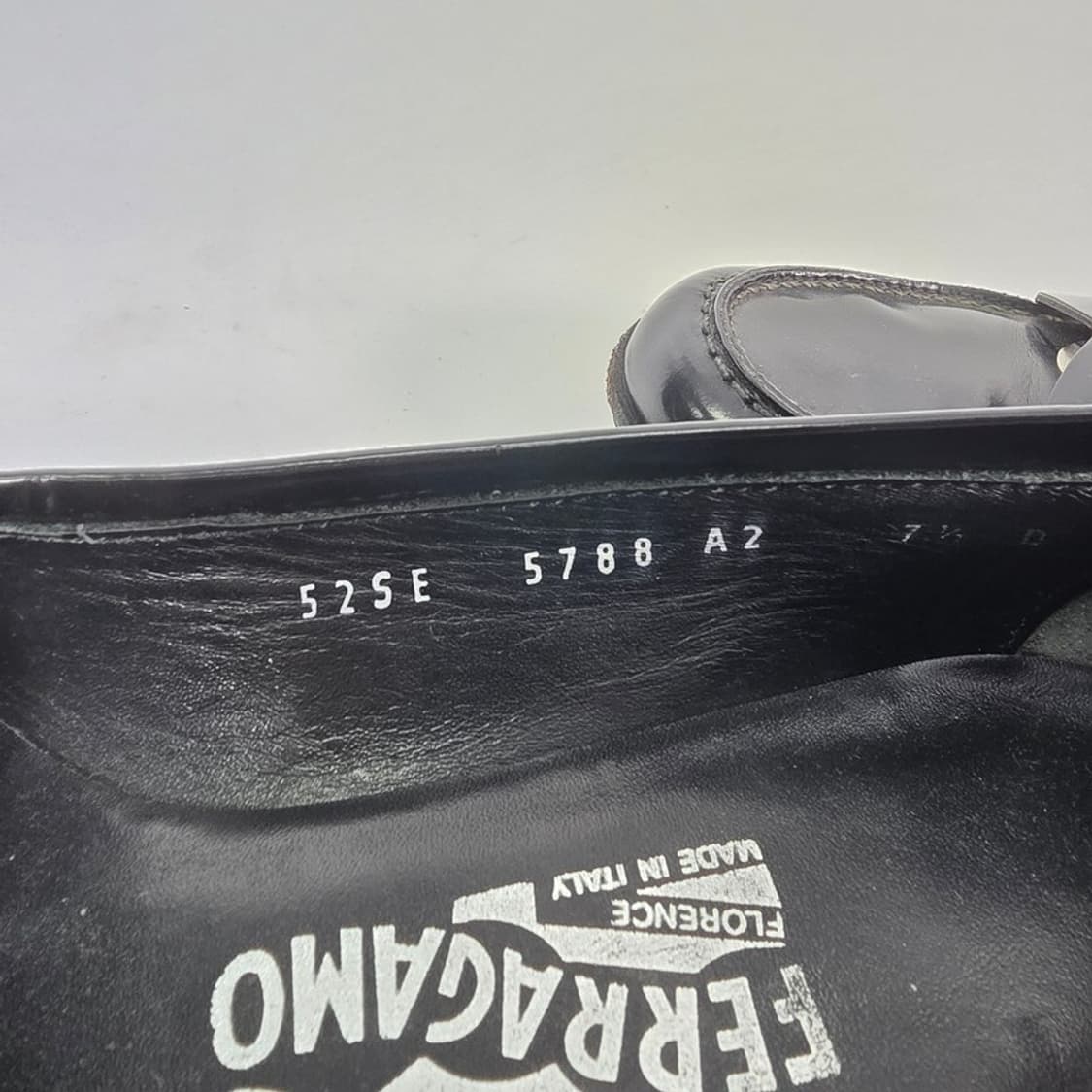 살바토레 페라가모 블랙 은장 로퍼 245 상품이미지9