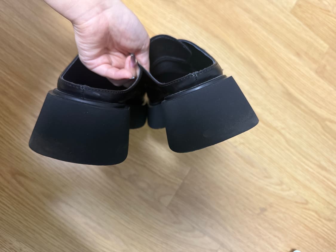 헬레네파리스 마이크로파이버 레더 버클 뮬 상품이미지4