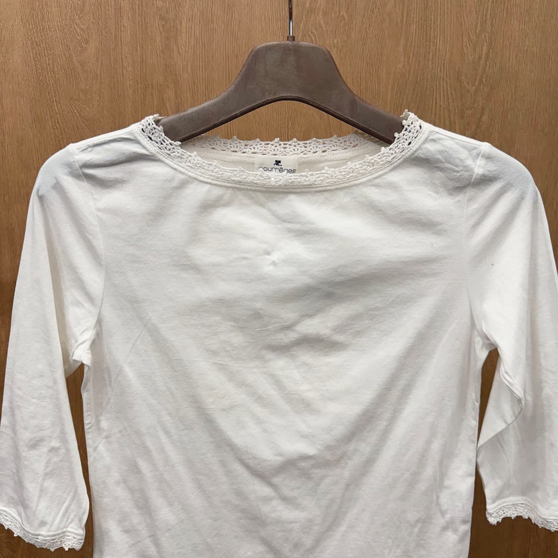 꾸레쥬 7부 블라우스 레이스 커프스 라운드넥 무지 디테일 슬림핏 화이트 상품이미지4