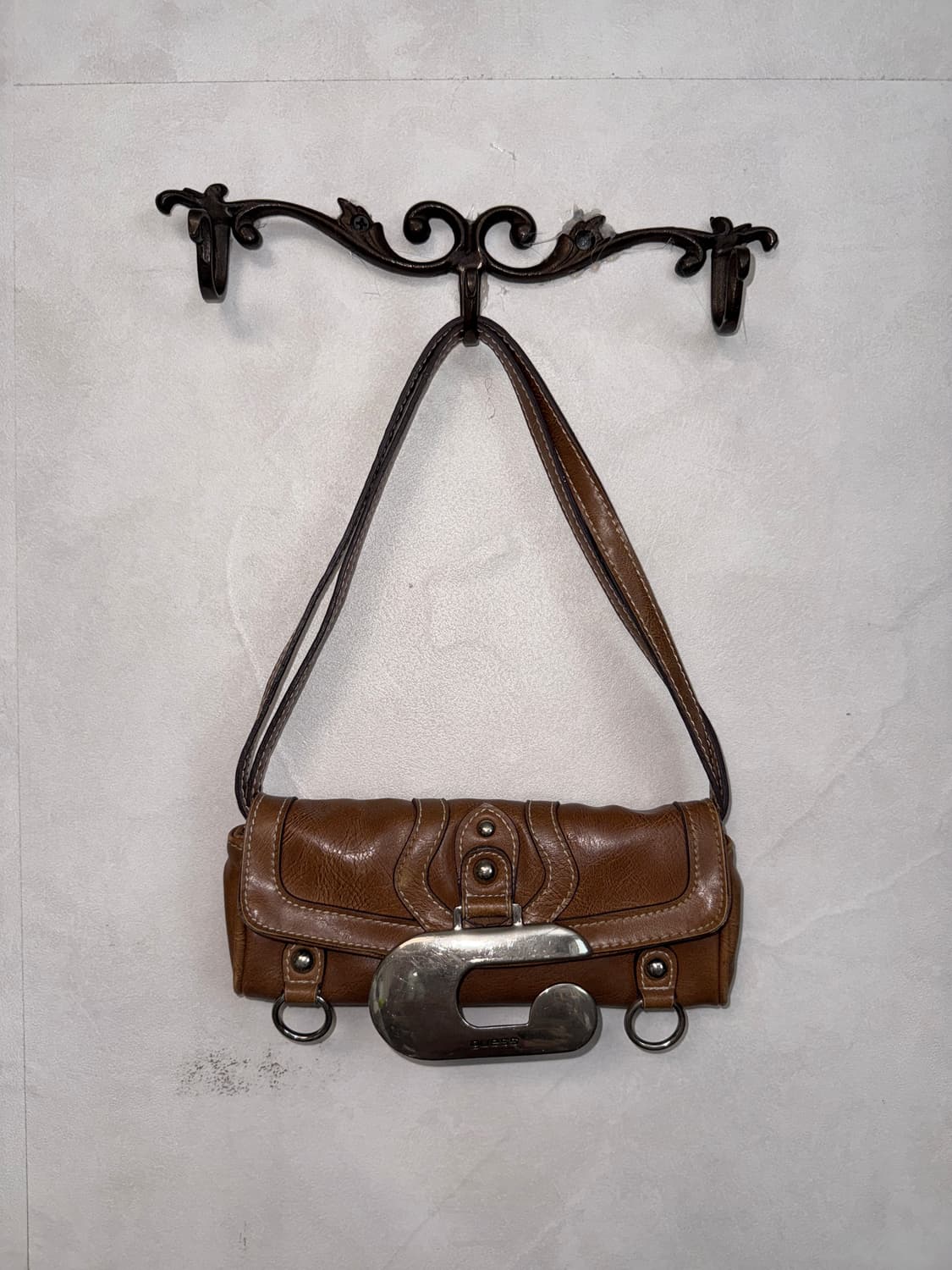 Guess stud logo buckle two ways mini bag 상품이미지1