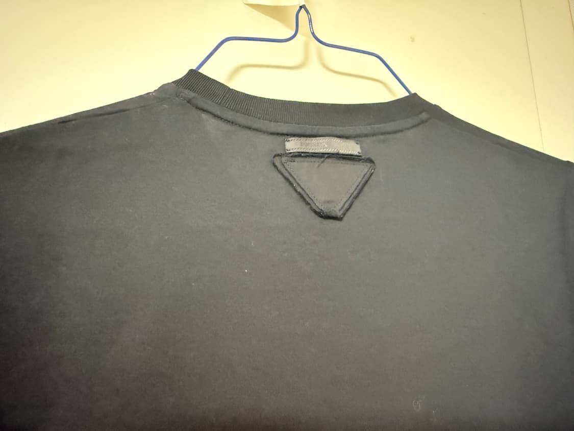 프라다 삼각패치 티셔츠 상품이미지2