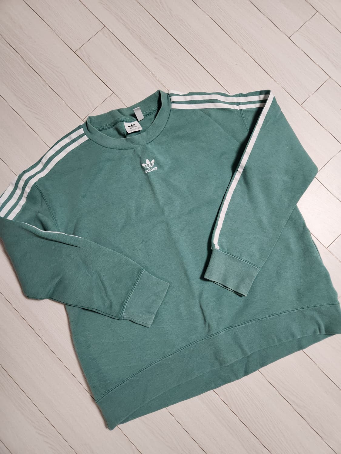 아디다스 맨투맨 crew sweater사이즈s

사용감 외에 오염하자없이 상품이미지1