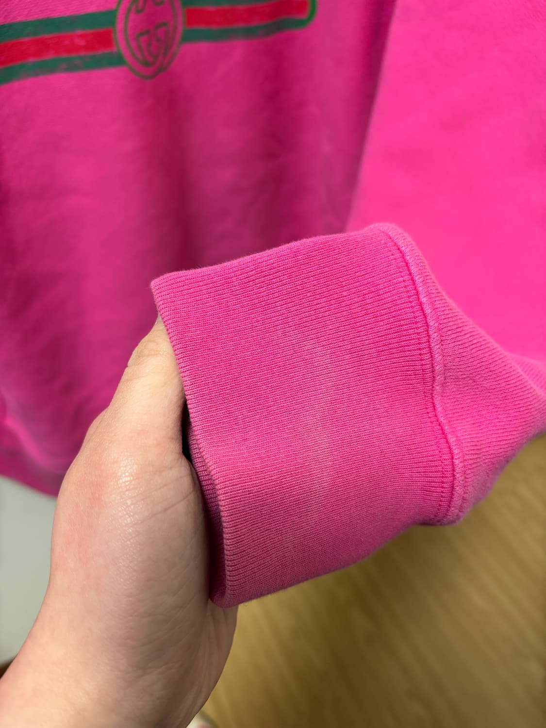 구찌 빈티지 띠로고 핑크 맨투맨 M 상품이미지3