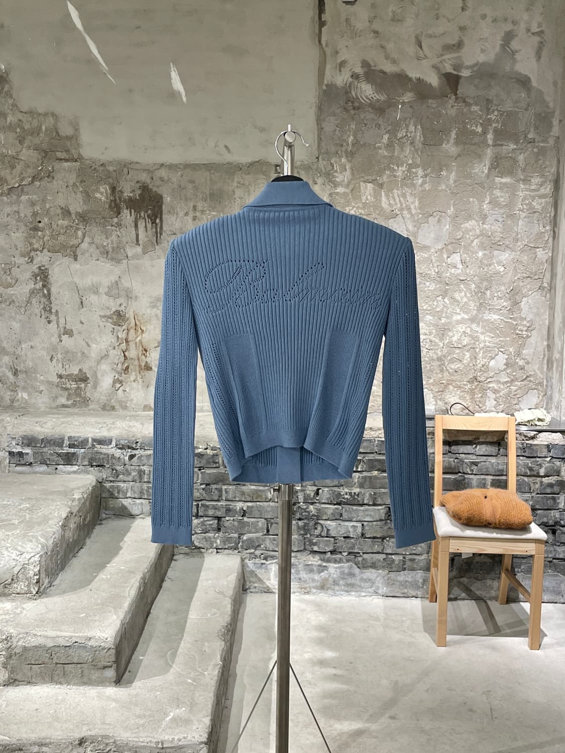 발망 파스텔 블루 포인트엘 숄더패드 금장 니트 가디건 상품이미지6