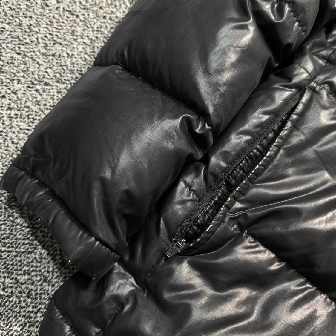 Name : 나이키 맨유 팀로고 블랙컬러 후드탈부착 유광 덕다운 패딩  상품이미지7