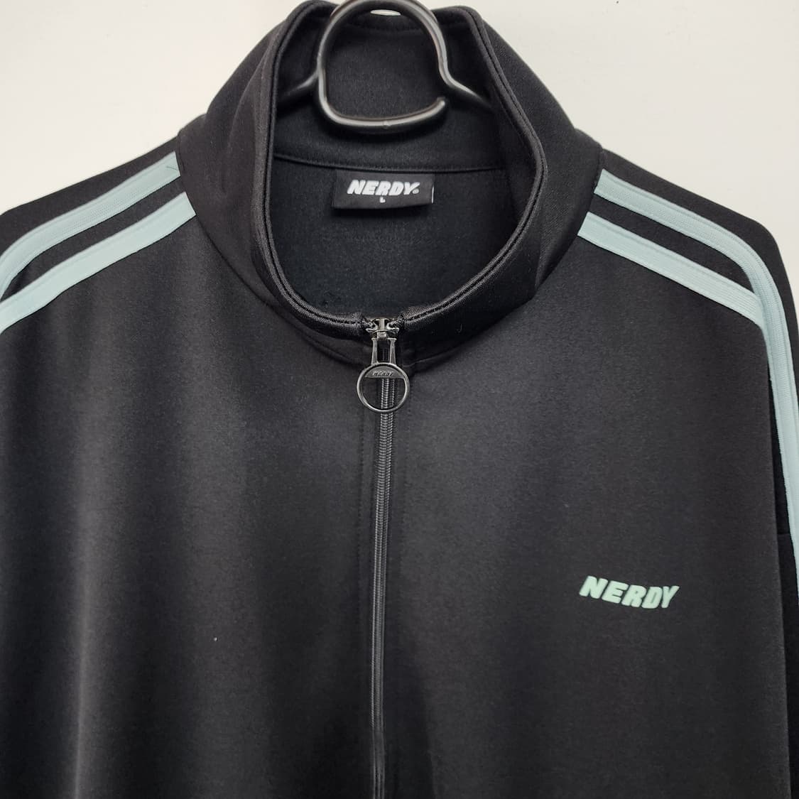 널디 블랙 트랙탑 저지 상품이미지2