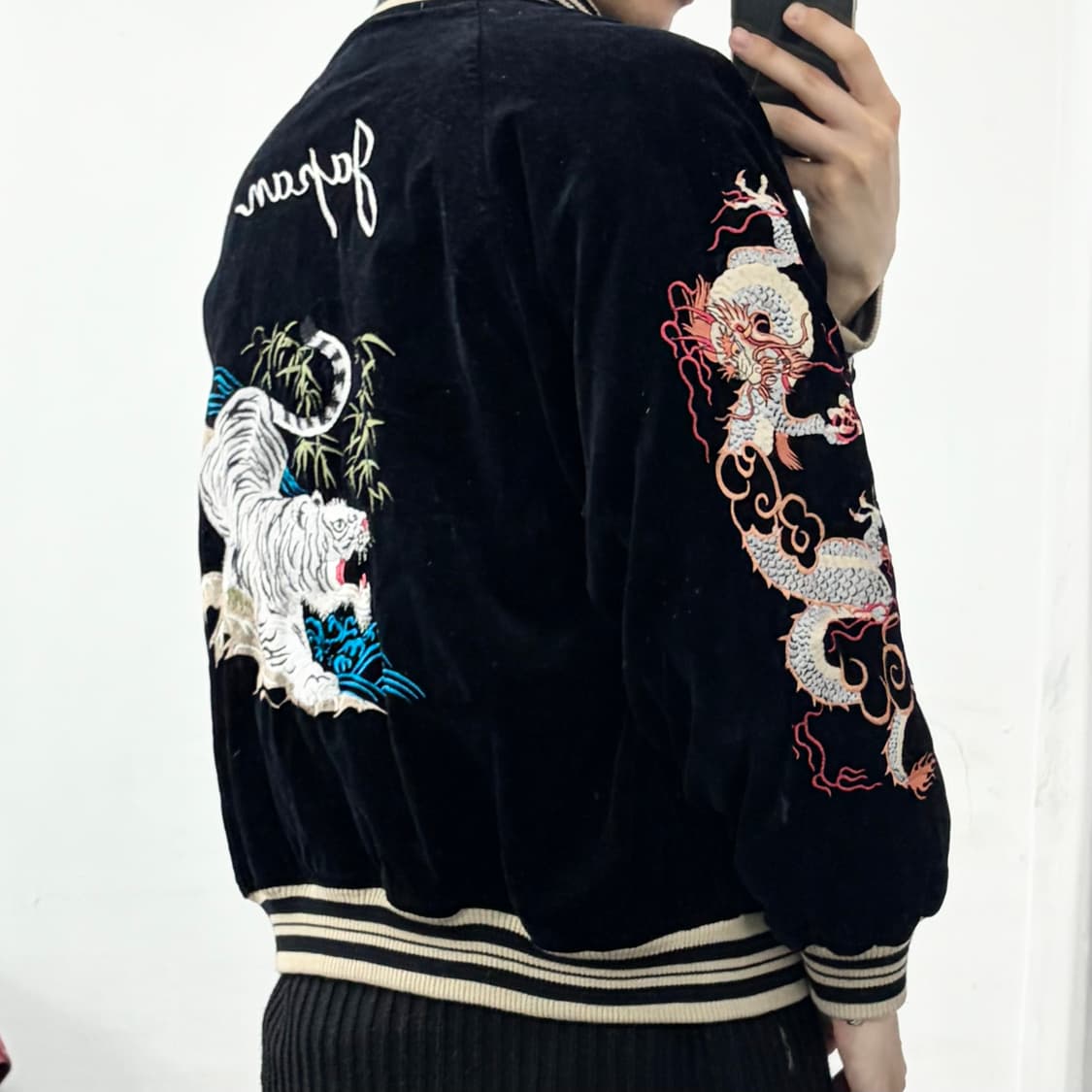 Humber 리버시블 벨벳 자수 스카쟌 자켓 상품이미지4