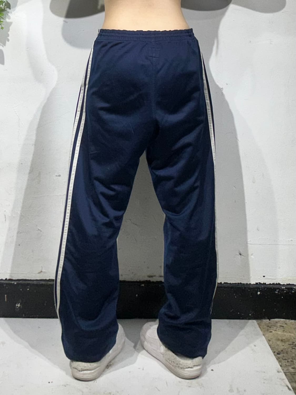 90s 아디다스 네이비 화이트 삼선 파이어버드 와이드 트레이닝 팬츠 상품이미지3