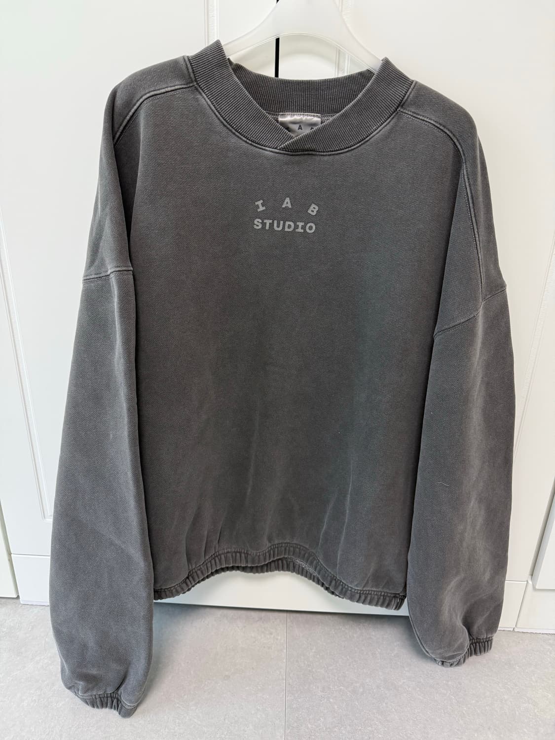 IAB STUDIO 아이앱 스튜디오 피그먼트 크루넥 맨투맨 상품이미지2