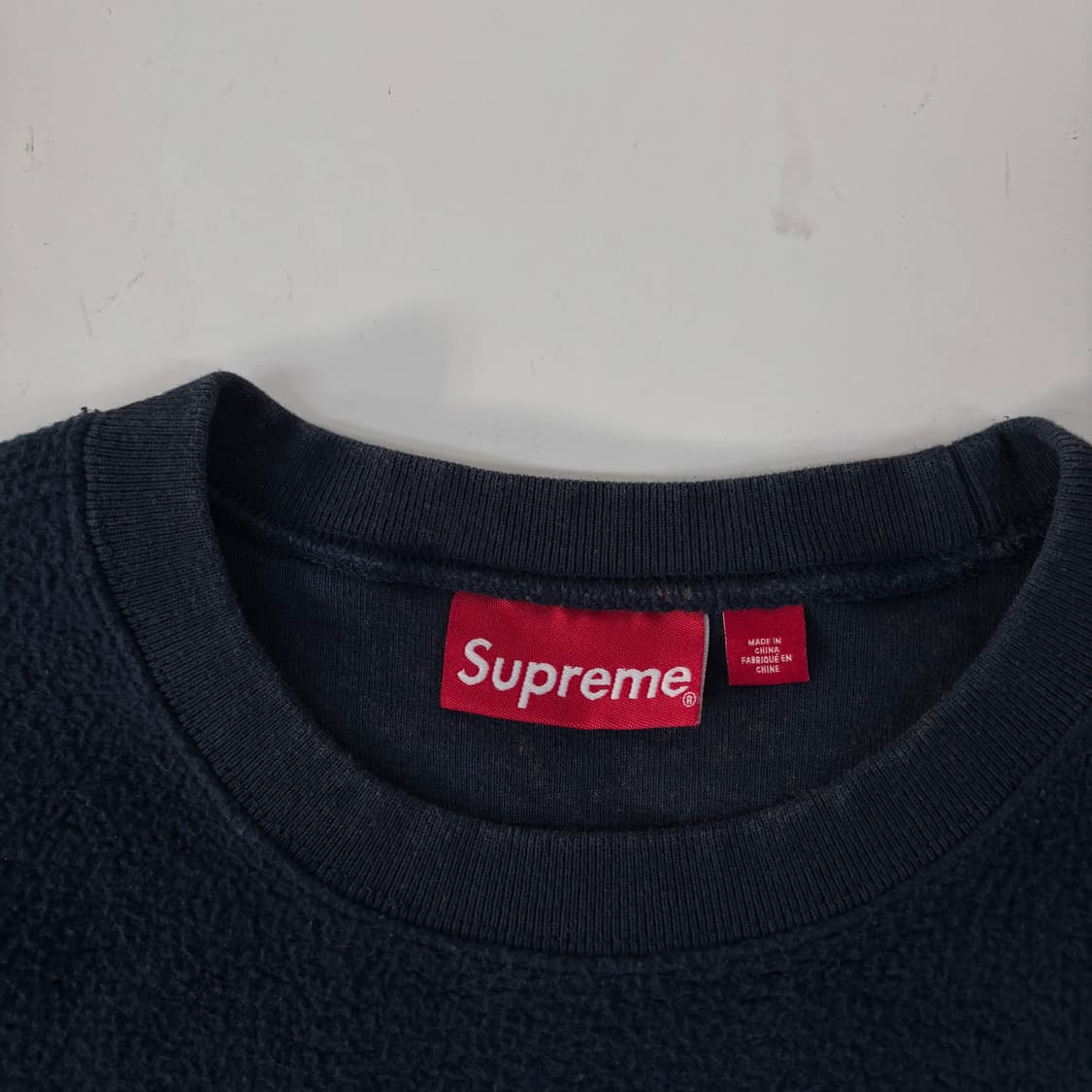 슈프림 23FW 인사이드아웃 맨투맨 네이비 상품이미지7
