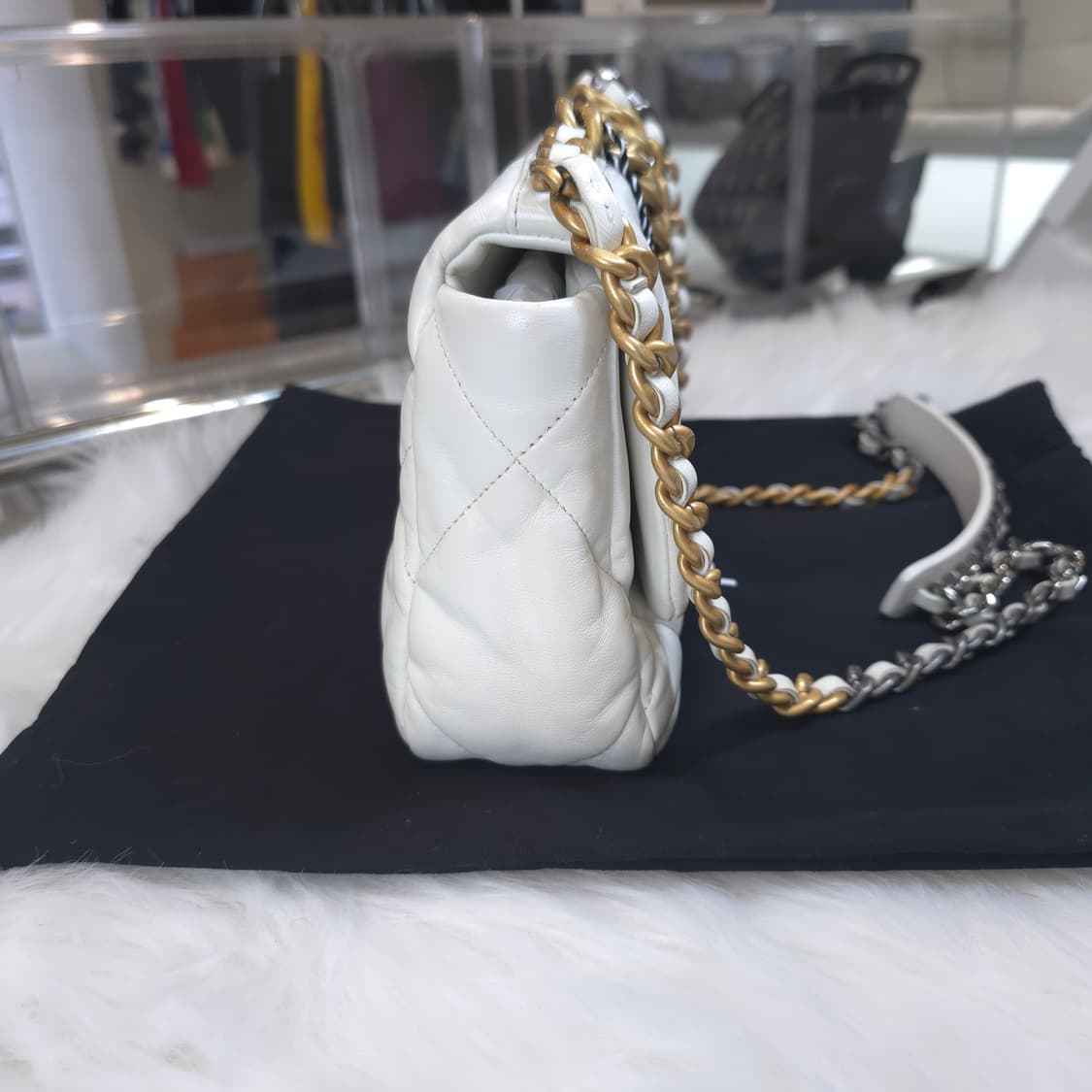 [중고/정품] 샤넬 19 플립백 화이트 상품이미지3