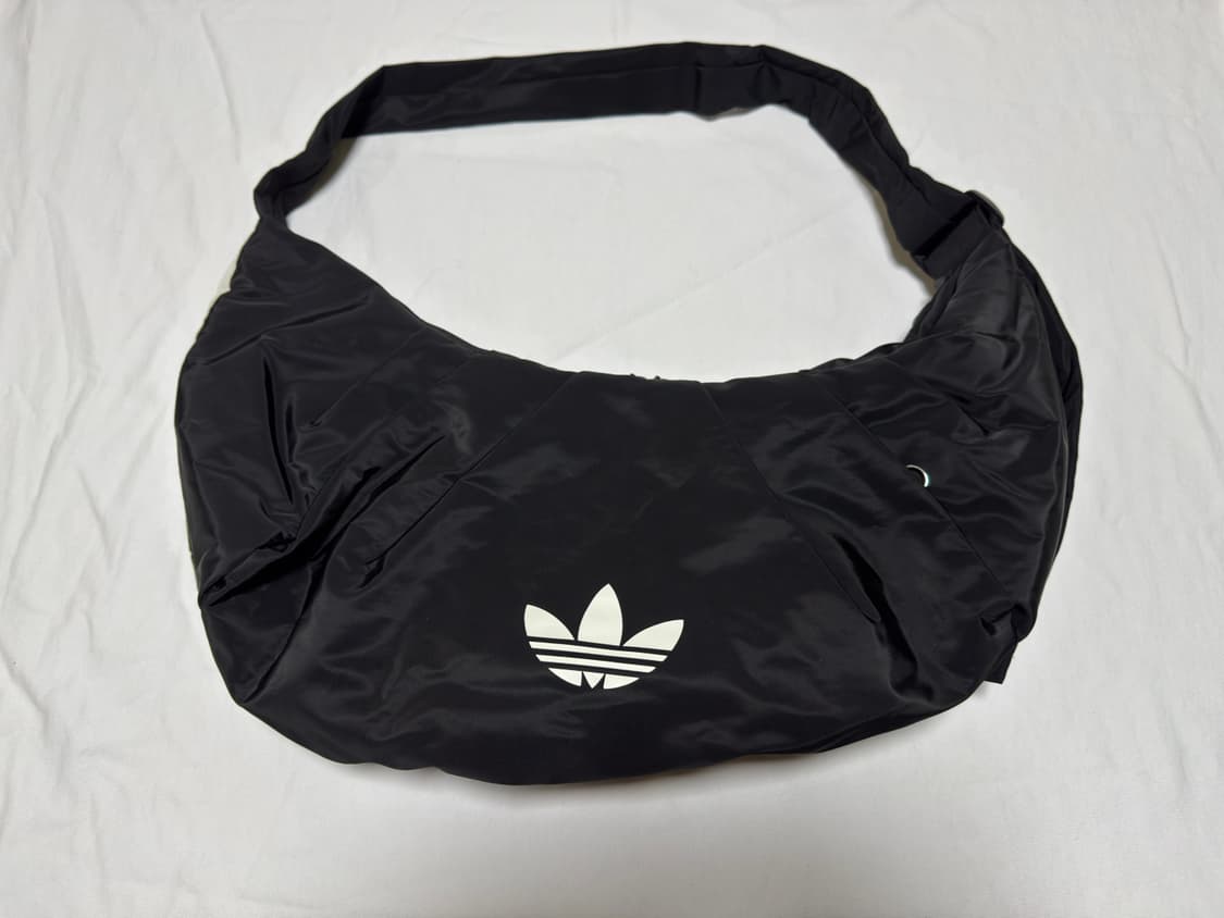 아디다스 오리지널스 클라우드 숄더백 크링클 버전 라지 상품이미지1