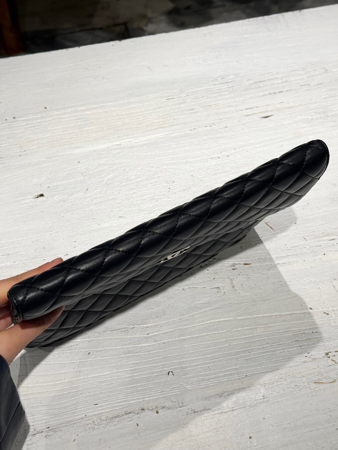 샤넬 블랙 클래식 퀼팅 플랩 클러치 상품이미지4