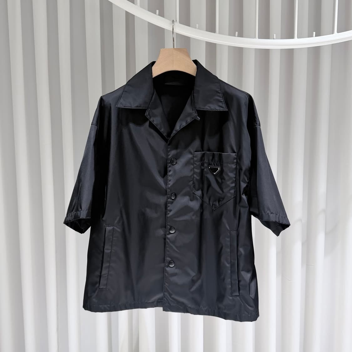 (S+급/XL) / 프라다 삼각로고 리나일론 쇼트 슬리브드 반팔 셔츠 상품이미지1