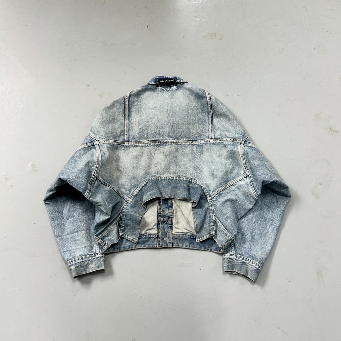 발렌시아가 업사이드 다운 데님 상품이미지4