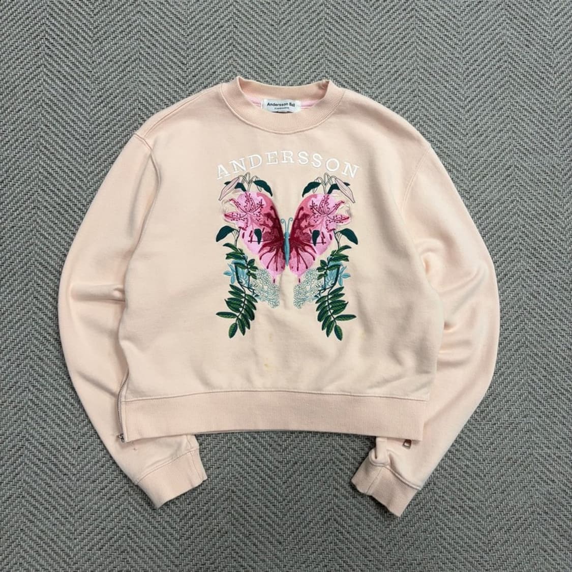 앤더슨벨 자수디테일 맨투맨 v1736 상품이미지1