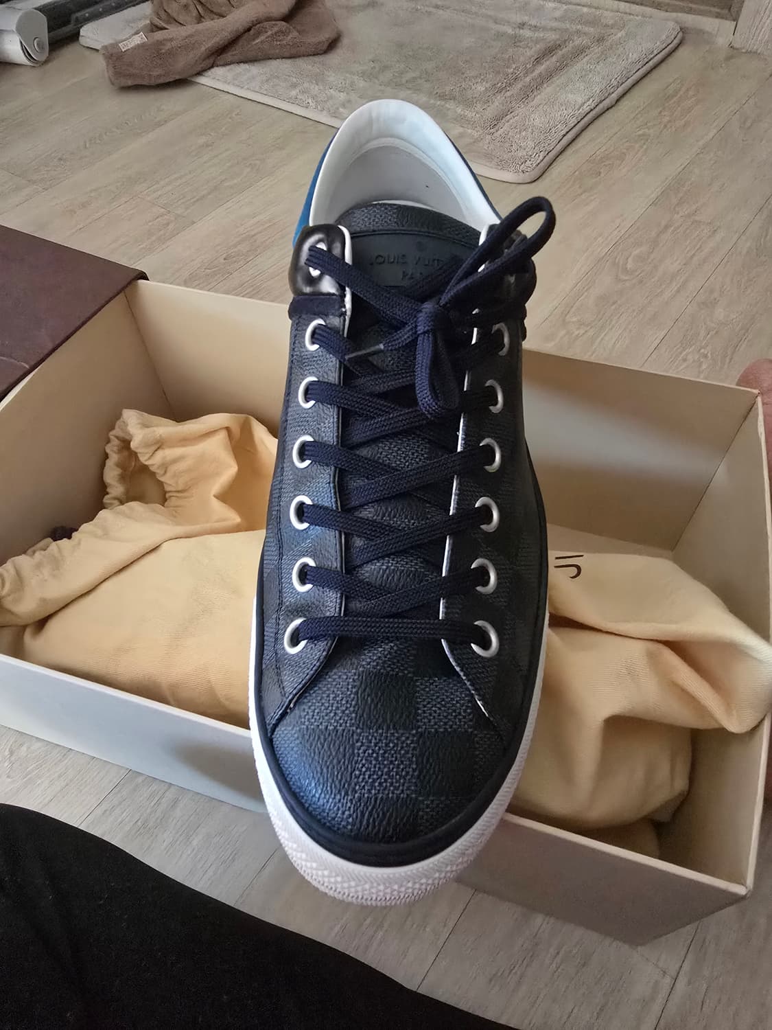 루이비통 스니커즈 1회 착용 상품이미지3