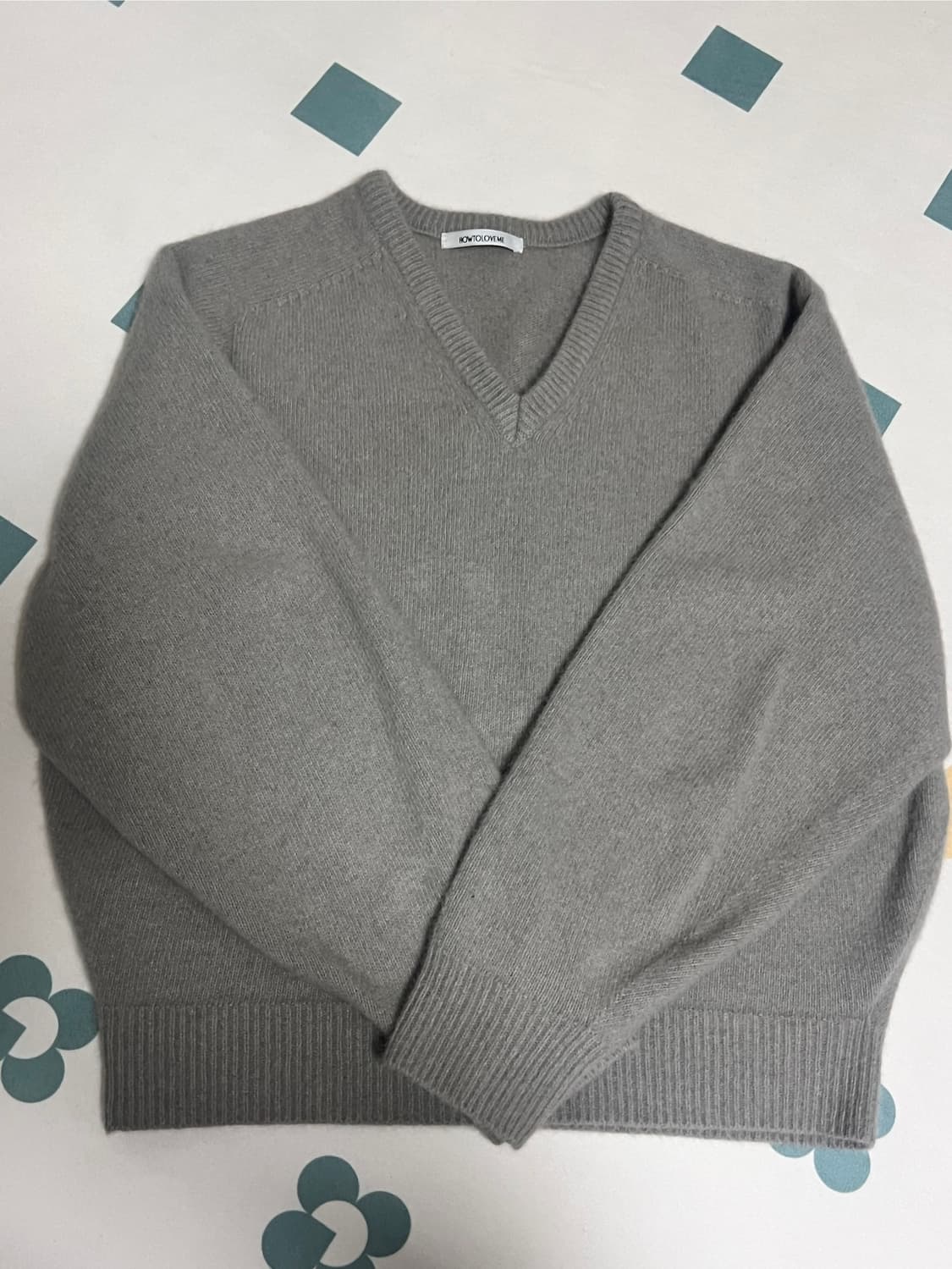 하우투러브미 하딘 폭스30 홀가먼트 브이넥 니트[mute gray] 상품이미지2